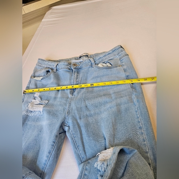 Blue Savvy- Women's Size 20, 93% Cotton,  Cropped Distressed Jeans. - Picture 4 of 9